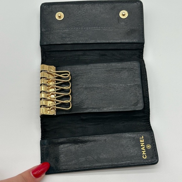 Vintage black leather Chanel key holder/wallet - Picture 3 of 10